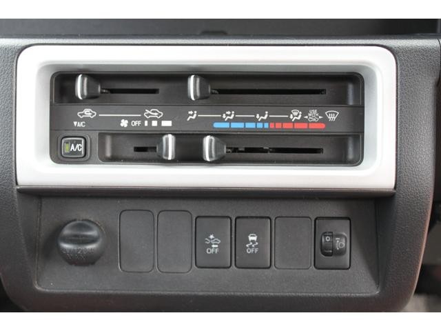 0207394A30260801W00111.jpg