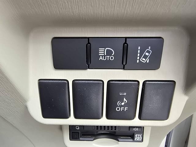 0504129A30260805W00203.jpg