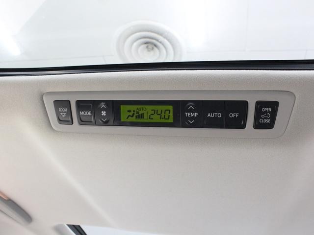 0207743A30260905W00116.jpg