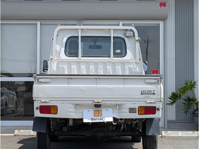 0541823A30260823W00405.jpg