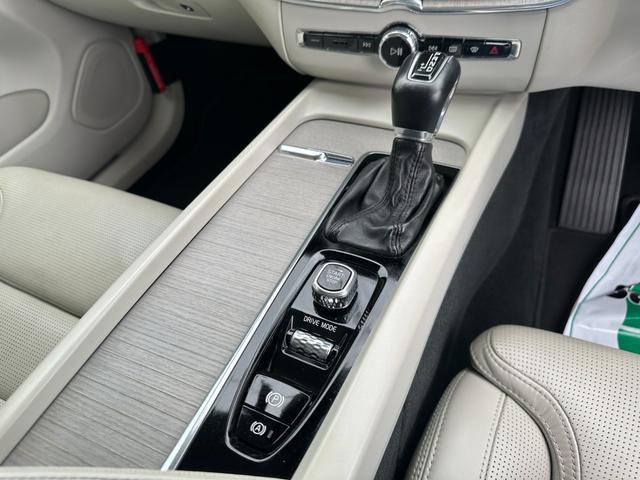 0403782A30260706W00107.jpg