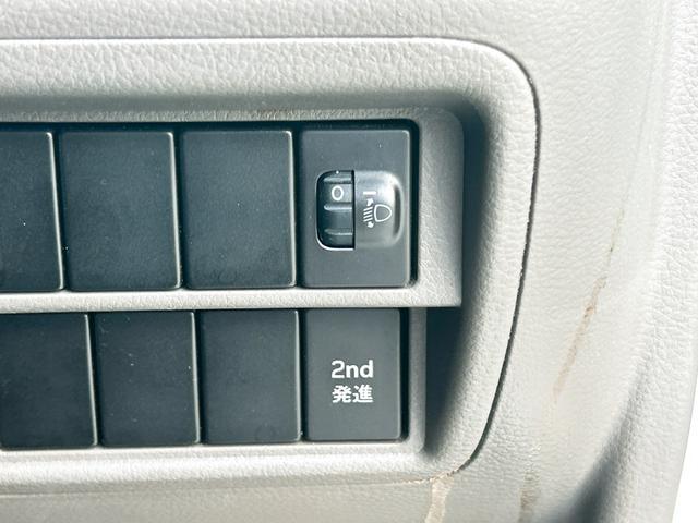 0803124A30260525W00205.jpg