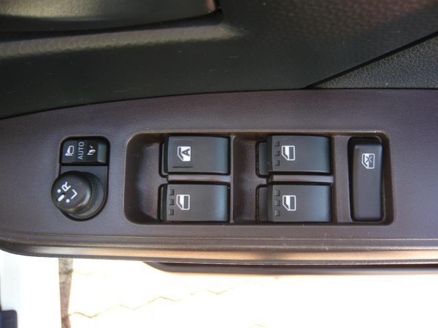 0500692A30260305W00115.jpg