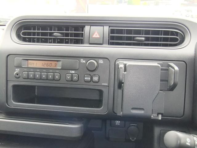 0903842A30260704W00102.jpg
