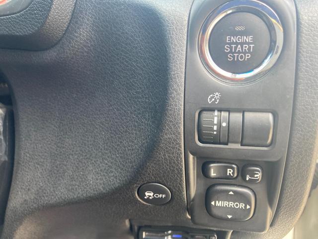 0903194A30260529W00113.jpg