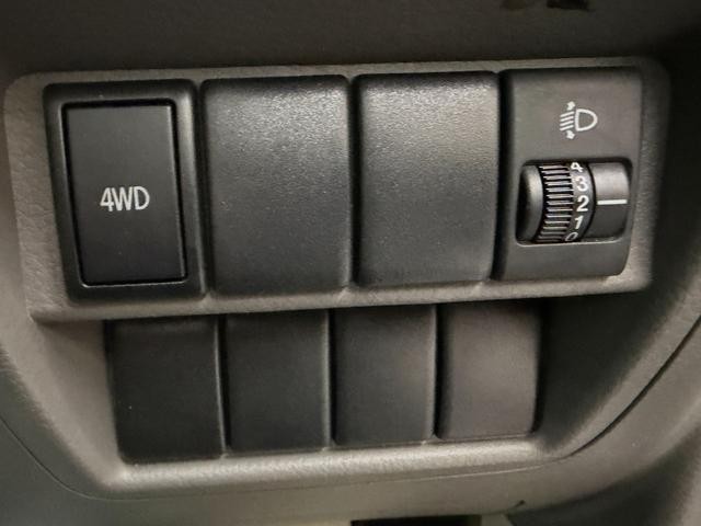 0300353A30260622W00103.jpg