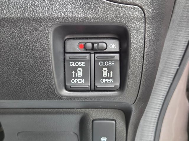 0509045A30260822W00115.jpg