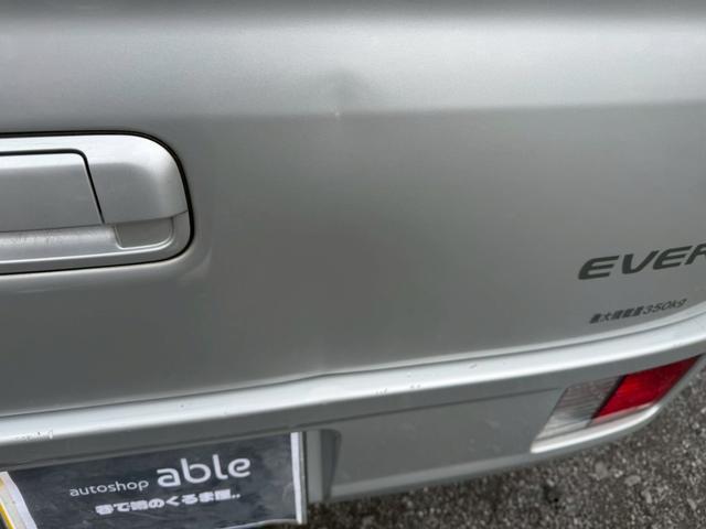 0503729A30260706W00112.jpg