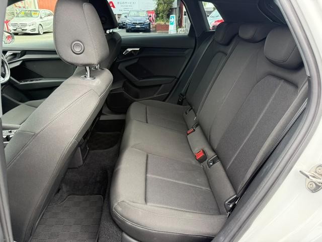 0210070A30260609W00112.jpg