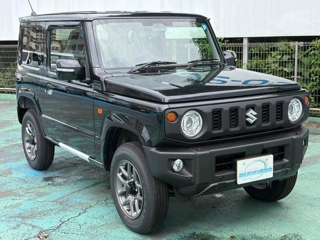 0561213A30260816W00612.jpg