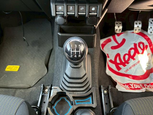 0520249A30260516W00106.jpg