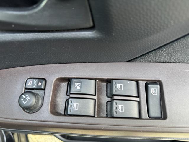 0401953A30260607W00110.jpg