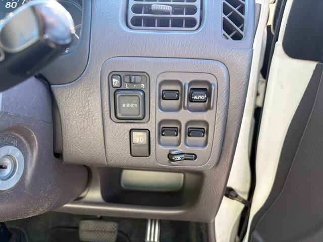 0402400A30260712W00114.jpg