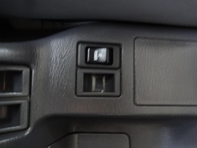 1002285A30260524W00115.jpg