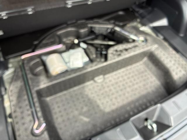 0560656A30260827W00117.jpg