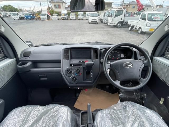 0508221A30250919W00108.jpg