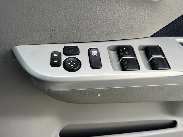 0540896A30261002W00114.jpg
