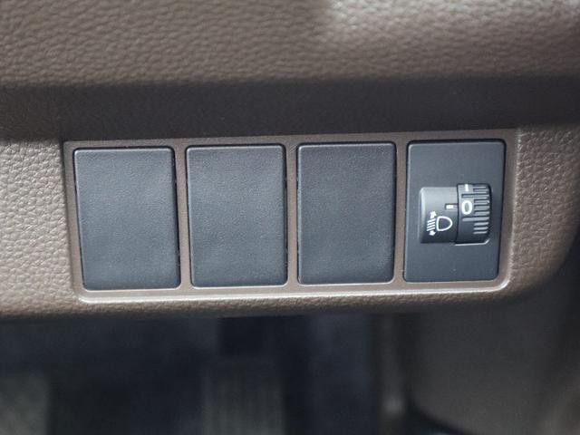 0403508A30260918W00513.jpg