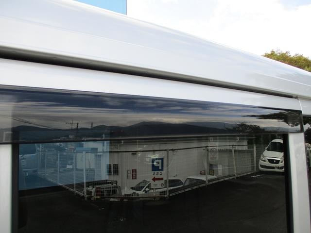 0580685A30261002W00109.jpg
