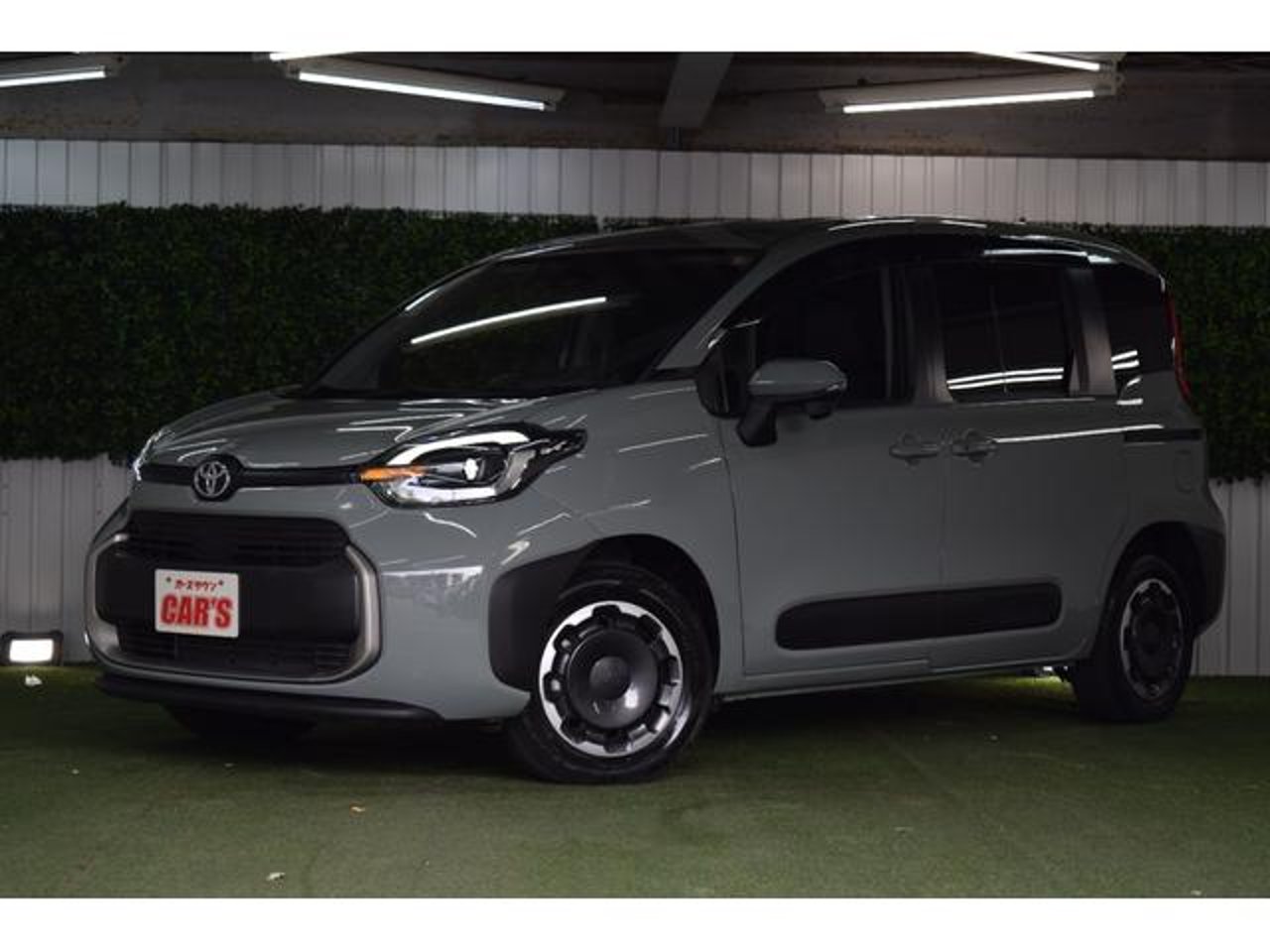 2023 Toyota Sienta, photo 1 of 1