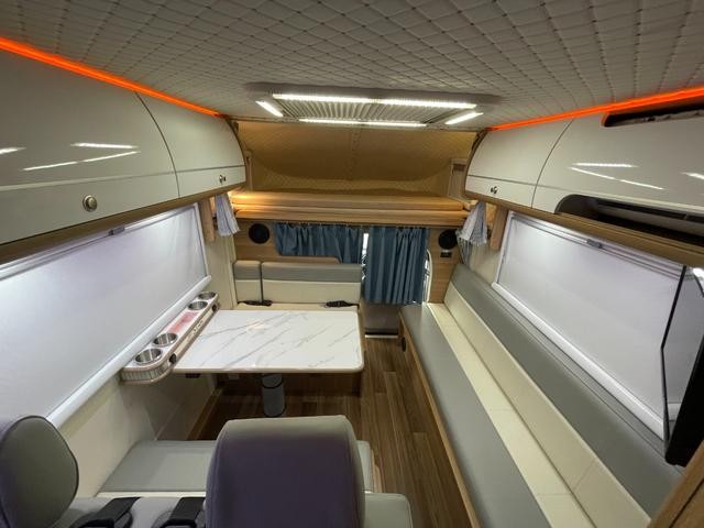 0404072A30260822W00101.jpg