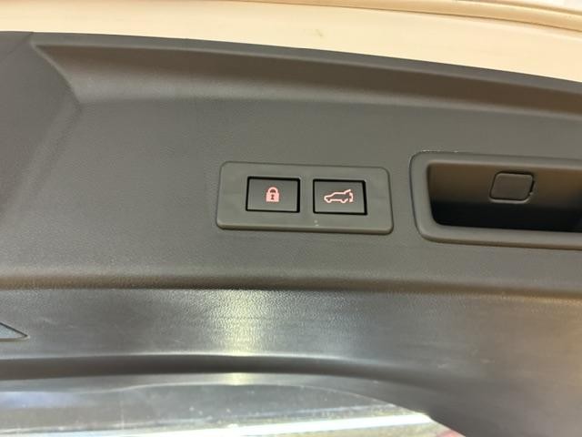 0560069A20260806W01303.jpg