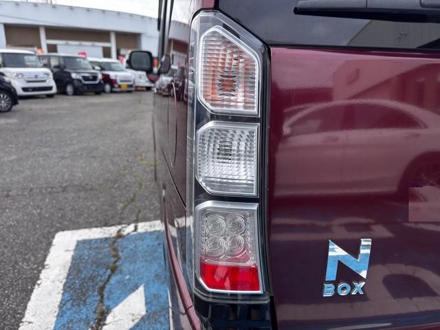 0404193A30260927W00213.jpg