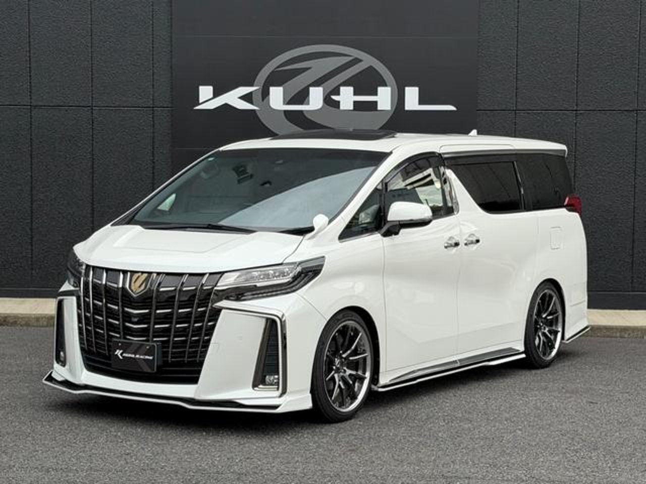 2022 Toyota Alphard, photo 1 of 1