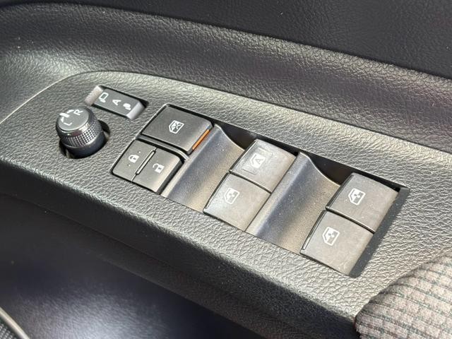 1010512A30260915W00207.jpg