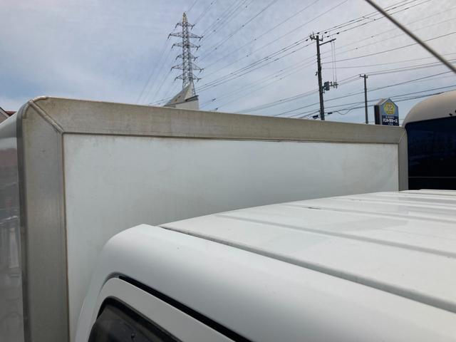 0904288A30260519W00111.jpg