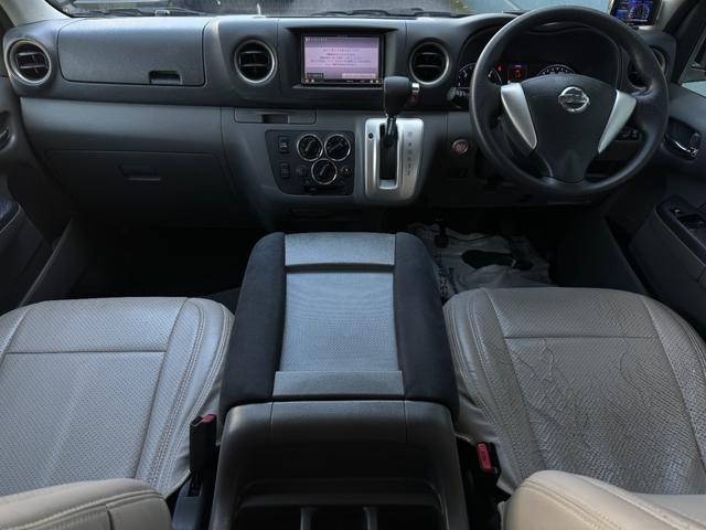 0208398A30261003W00115.jpg
