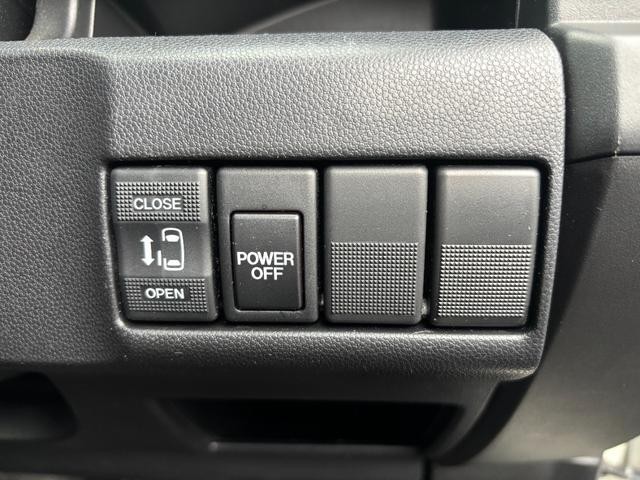 0508215A30260910W00112.jpg