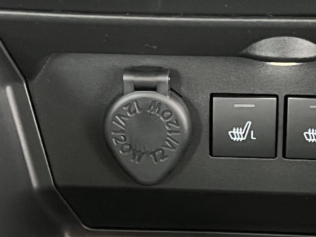 0900204A30261022W00113.jpg