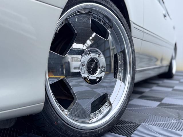 0540491A30260508W00115.jpg