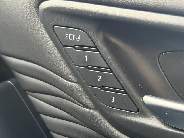 0530142A30260821W00213.jpg