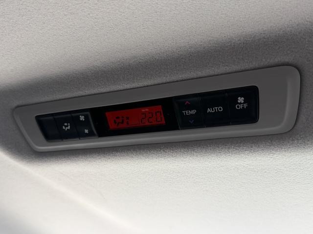 0700435A30260827W00104.jpg