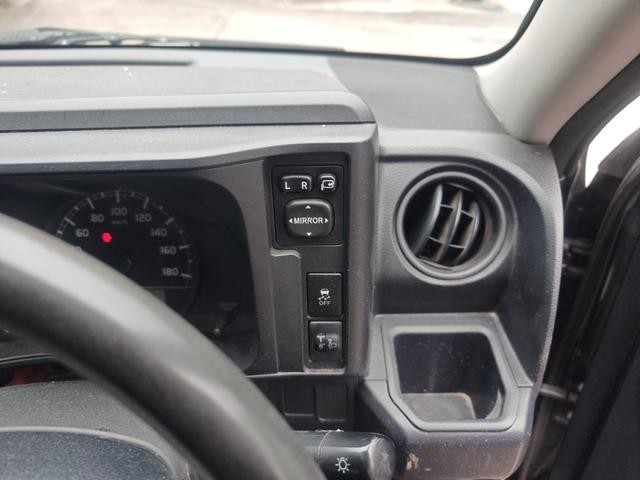 0704866A30261004W00216.jpg