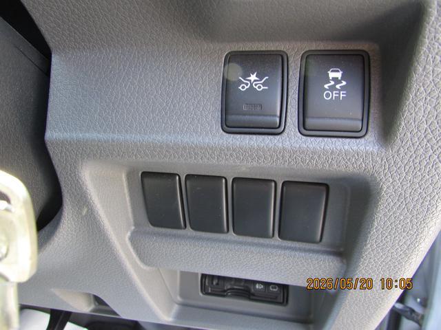 0561293A30260520W00118.jpg
