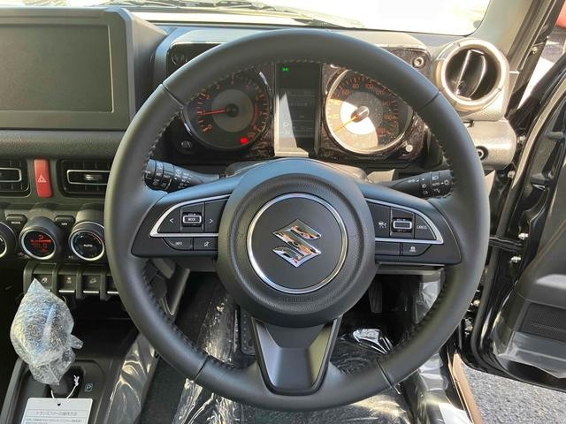 1000824A30260729W00102.jpg