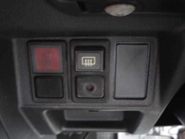 0910064A30260728W00214.jpg