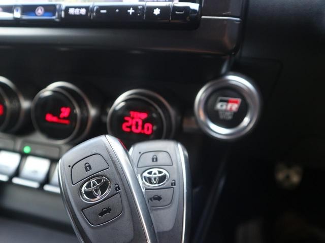 0200525A30260827W00218.jpg