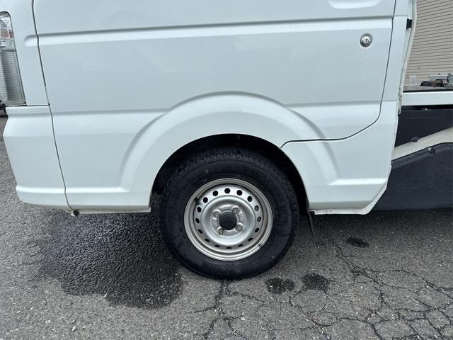 0124925A30260805W00215.jpg