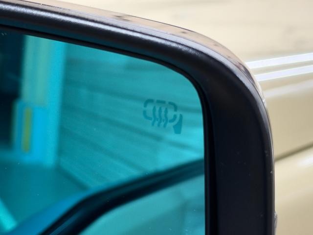 0505278A30261011W00215.jpg