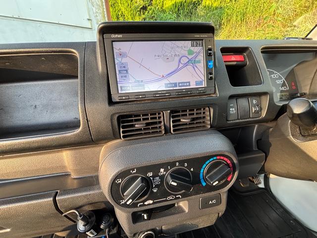 0700199A30260603W00115.jpg