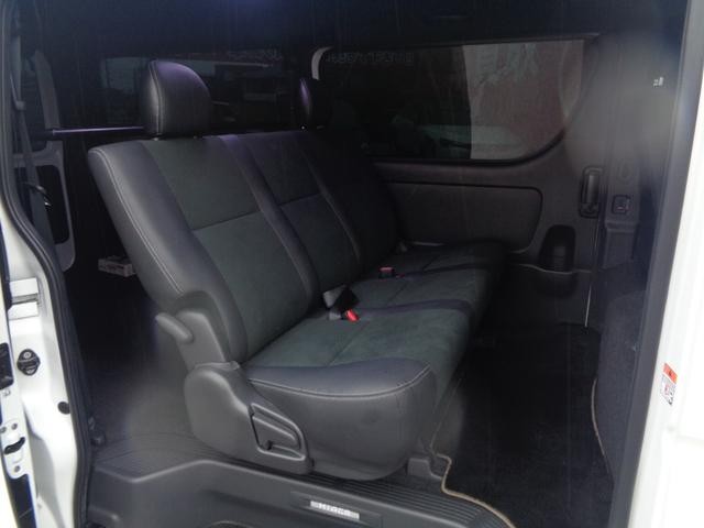 0206489A30261023W00117.jpg