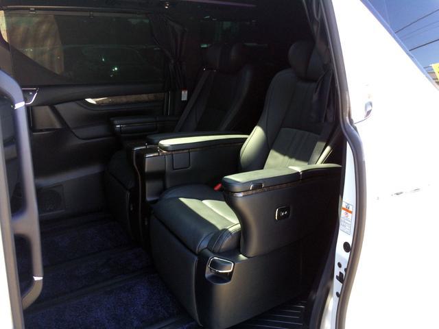 0541173A30260507W00115.jpg