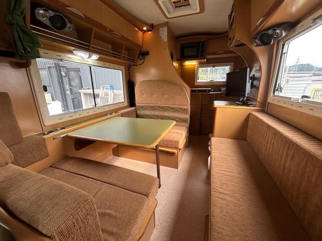 0704375A30260829W00103.jpg