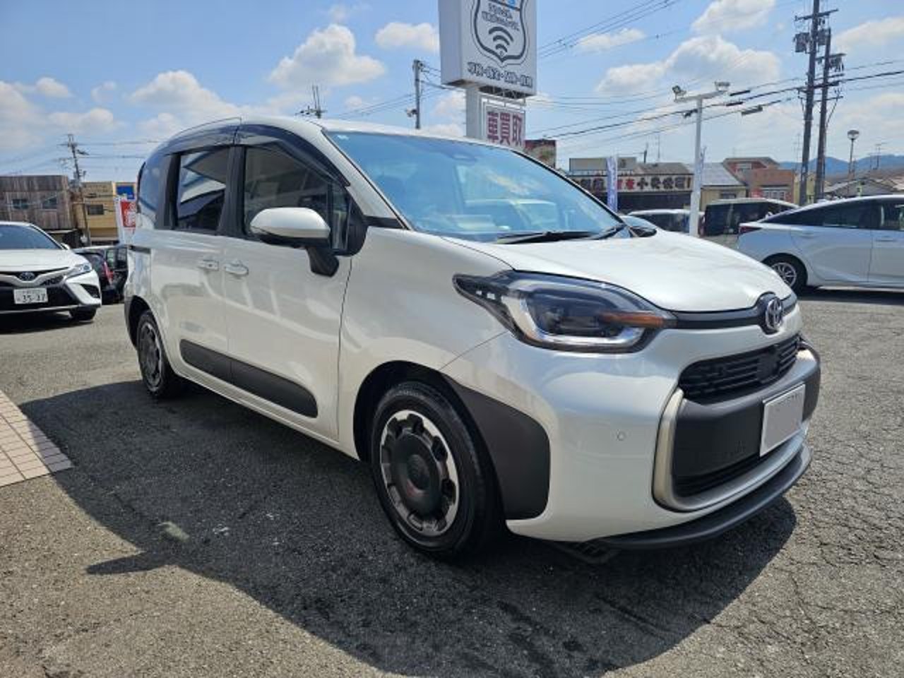 2025 Toyota Sienta, photo 1 of 1
