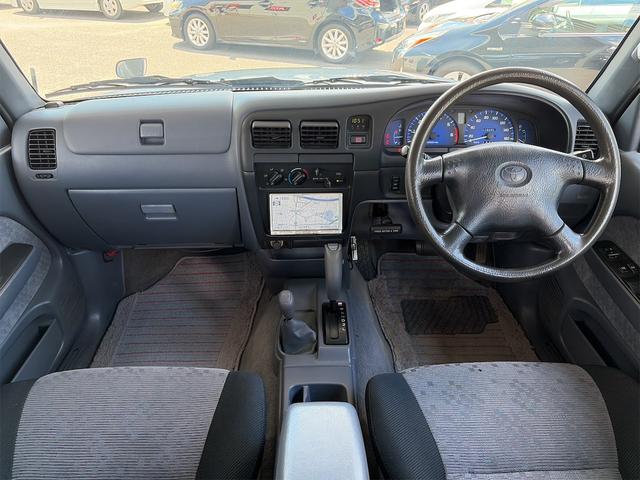 0209431A30260729W00101.jpg