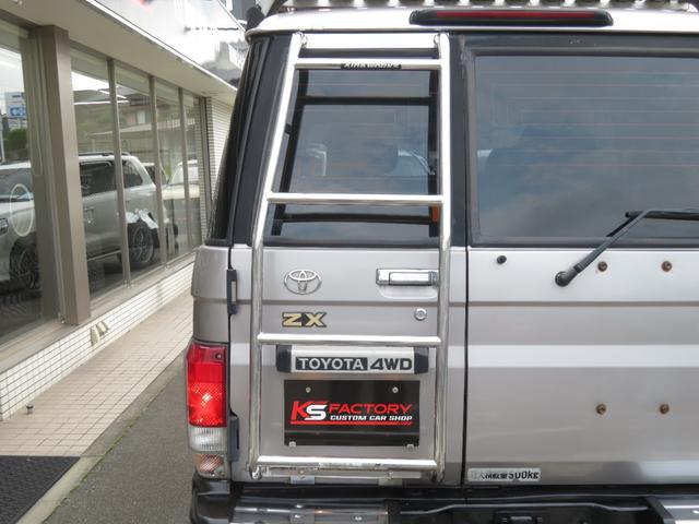 0804367A30260605W00218.jpg